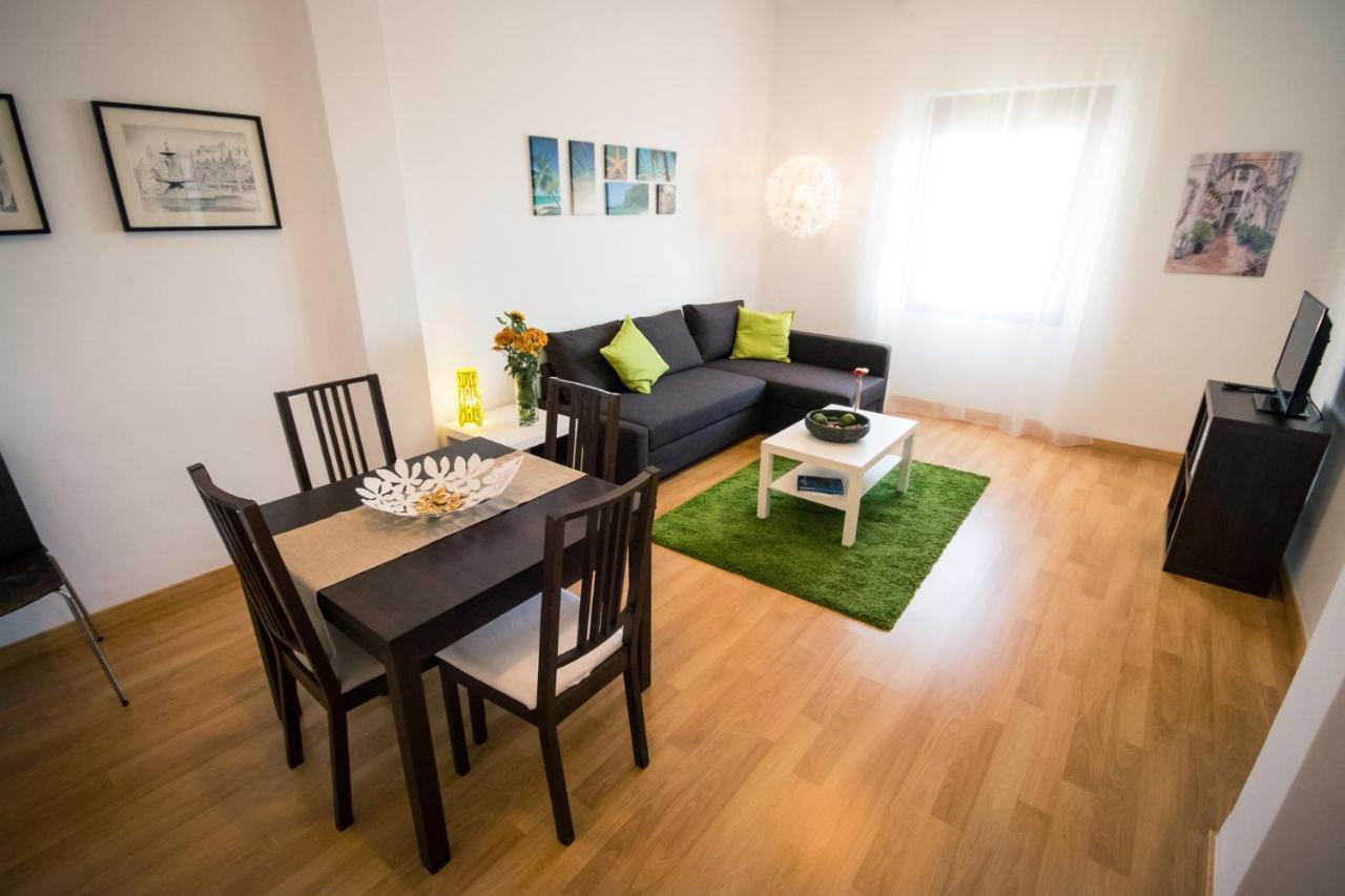 Holidays2Malaga Heredia 3 Bedroom Opposite Malaga Port المظهر الخارجي الصورة