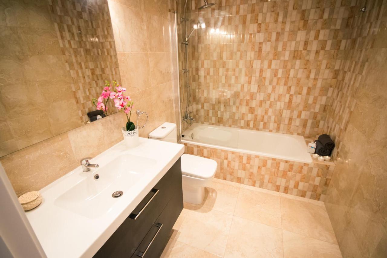 Holidays2Malaga Heredia 3 Bedroom Opposite Malaga Port المظهر الخارجي الصورة